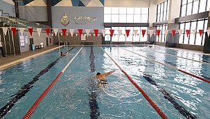 Çankaya’da soğuk havada havuz keyfi