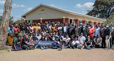 Acronıs 5 yılda 18 okul inşa etti