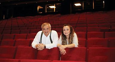 Ankara’da sahnelenen kelepçe kullanma kılavuzu oyuncuların açıklama