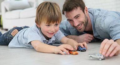 Oyun, ebeveyn ve çocuk arasında bağ oluşturan bir köprü görevi görür