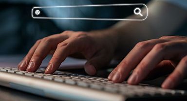 Arama motorları kötü amaçlı sitelerden gelen reklamları kabul ediyor