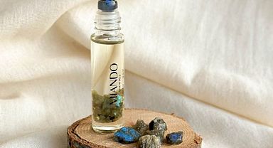 Doğal taşlar ve esans yağlarından oluşan kokular satışa sunuldu