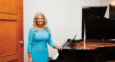 ABD Ankara Büyükelçisinin eşi Cheryl Flake ‘Türklerin Atatürk’e olan tutkusuna hayranım’