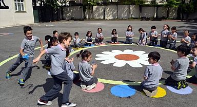 Çocuklar için sokak oyunları en temel öğretici unsurudur