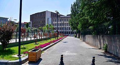 Ulus 100. Yıl Meydanı’nın altında yer alan kapalı otopark hizmete girdi