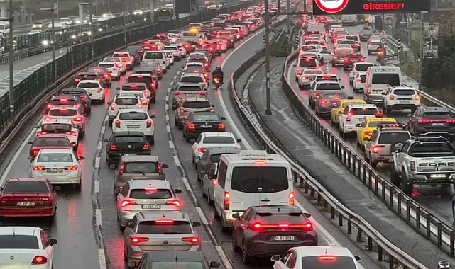 Toplam taşıt 33 milyonu aştı! Trafiğe aylık kayıt azaldı!