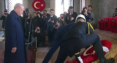 Devlet erkanı Anıtkabir'de Ata'nın huzurunda