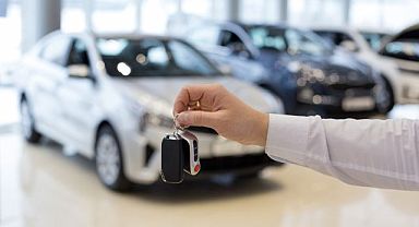 Otomobil reel fiyatlarındaki yıllık negatif değişim sürüyor