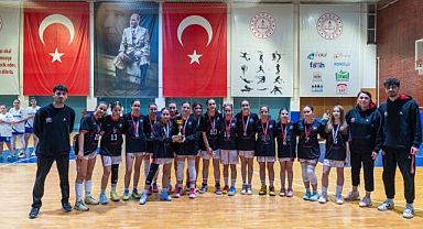 Başkent İz Spor Kulübü U16 Kız Takımı B Ligi’nde Ankara ikincisi oldu