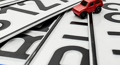 Plaka karmaşasına son! Hatalı plakalar ücretsiz değiştirilecek