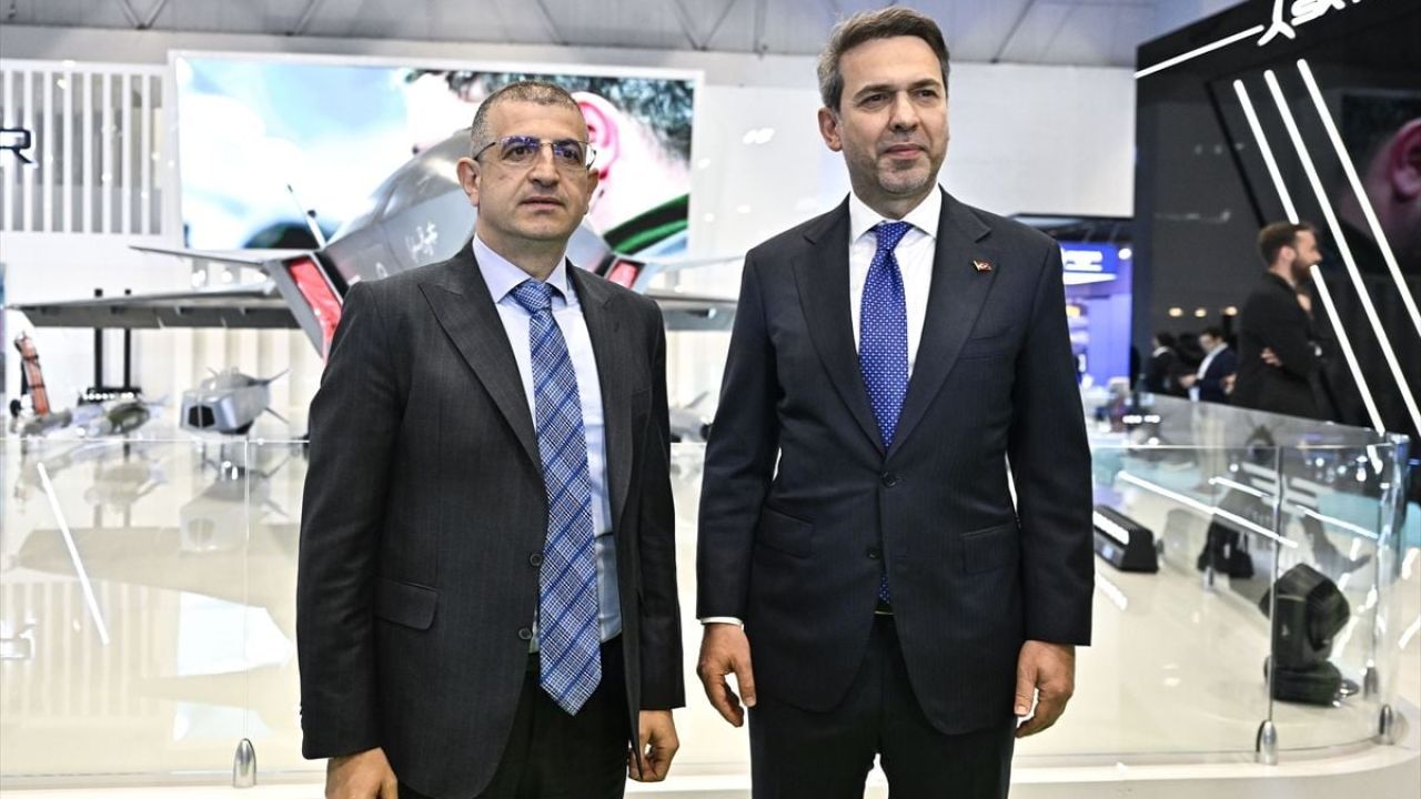 Enerji ve Tabii Kaynaklar Bakanı Bayraktar, SAHA 2026'yı ziyaret etti Açıklaması