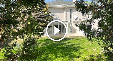 Çayyolu'nda site içerisinde köşe konumlu tam müstakil villa